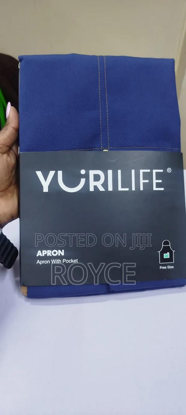 Premium Upscale Apron With Pockets - thumbnail 2
