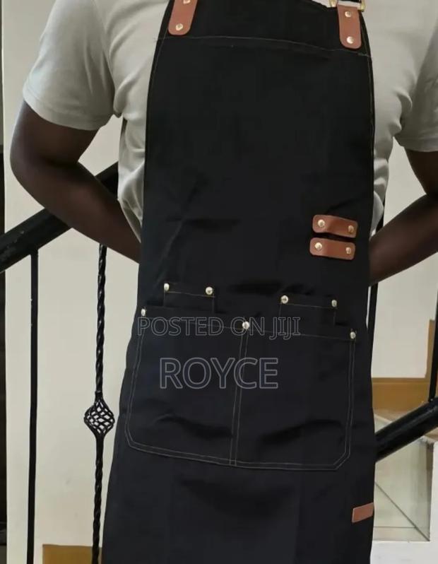 Premium Upscale Apron With Pockets - thumbnail 3
