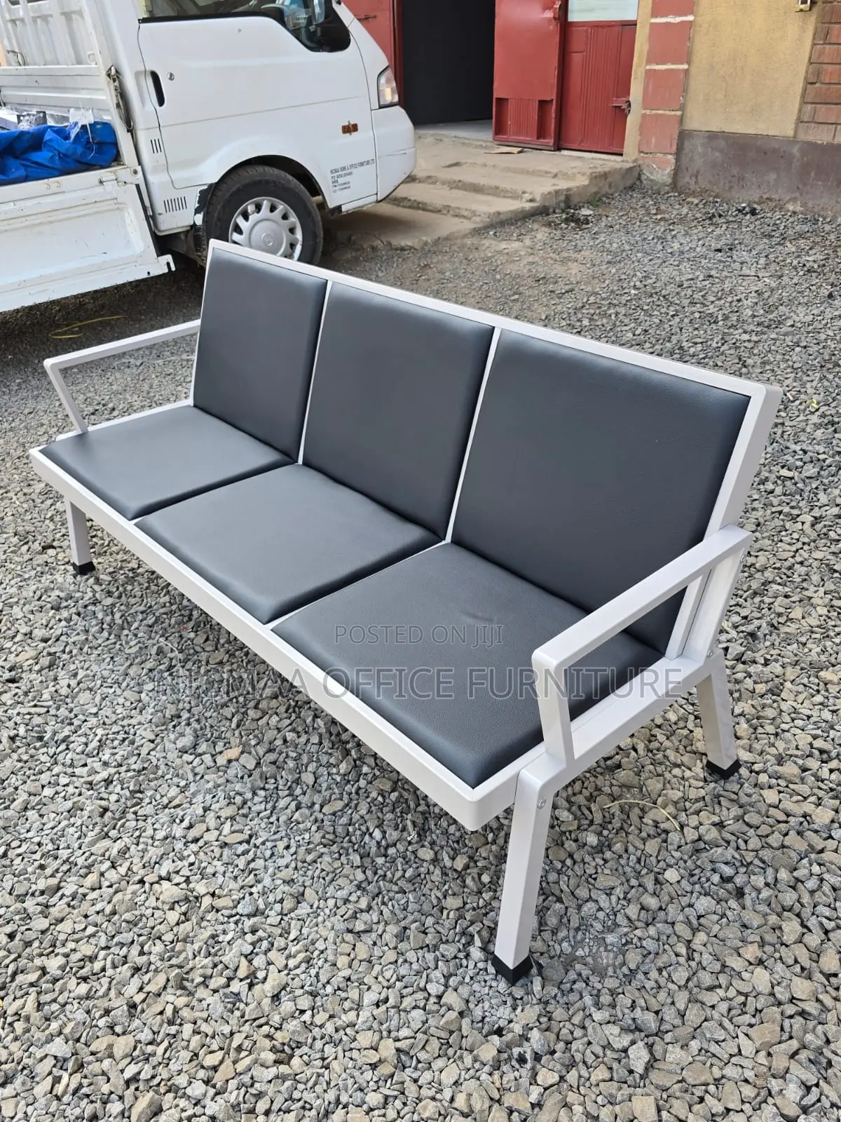 3-Link Padded Waiting Bench