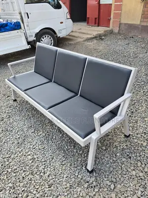 3-Link Padded Waiting Bench