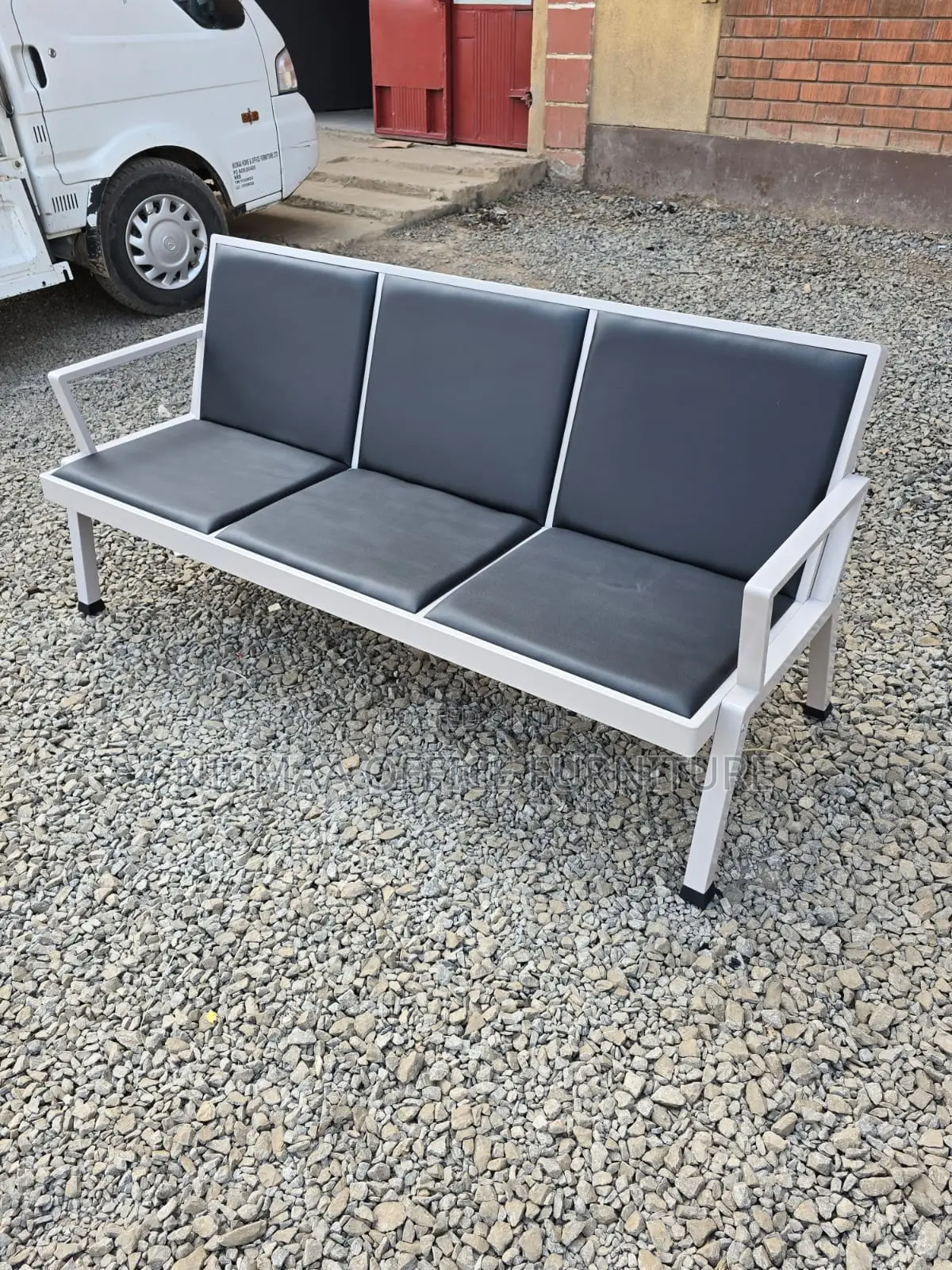 3-Link Padded Waiting Bench