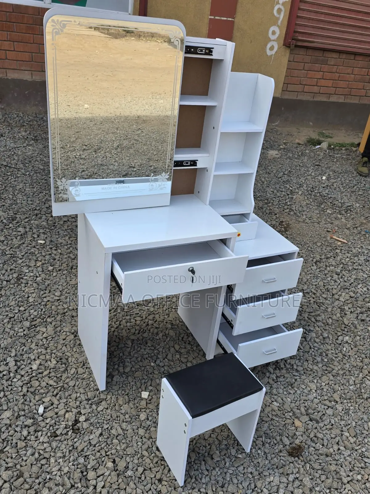 Modern Dressing Table With Sliding Mirror