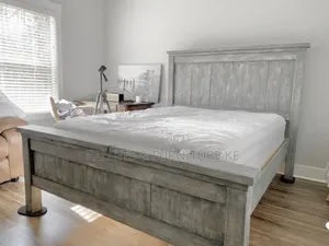 Queen Farmhouse Bed 🛏