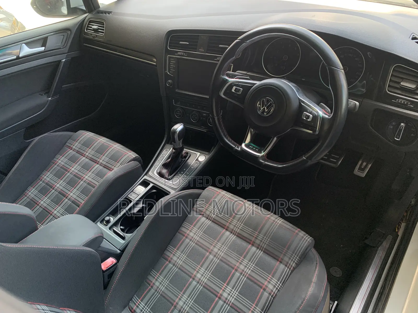 Volkswagen Golf TSI SE FWD 2018 White