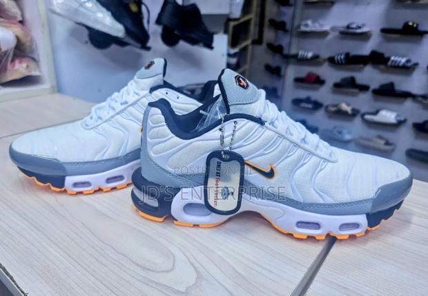 White Airmax Sneakers (Tn) - main view