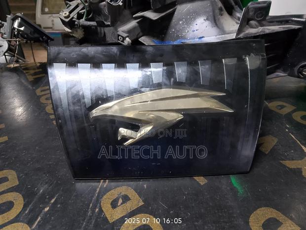 Toyota Harrier Logo 2015