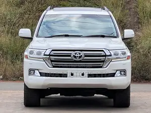Toyota Land Cruiser 2018 White