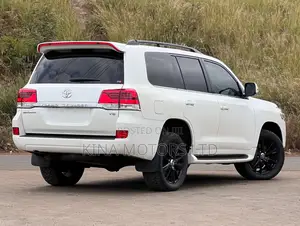 Toyota Land Cruiser 2018 White