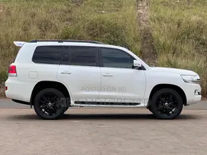 Toyota Land Cruiser 2018 White