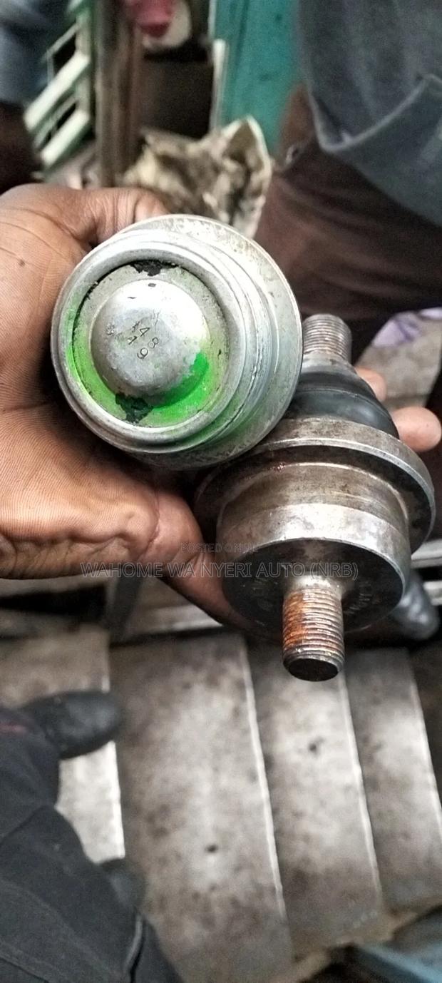 Upper and Lower Ball Joint Isuzu Elf