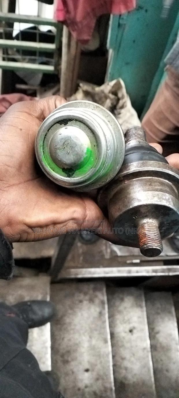Upper and Lower Ball Joint Isuzu Elf - thumbnail 2