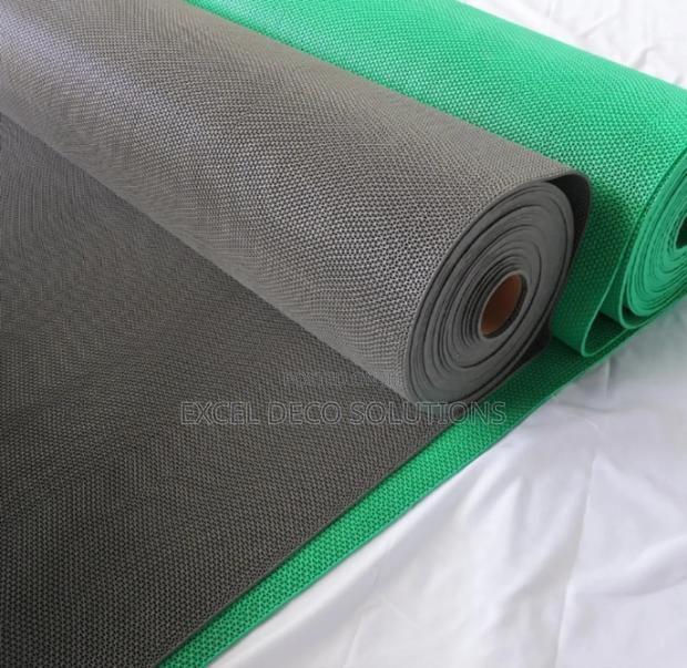 Elegant PVC Anti-Slip Mat – Beauty Grip