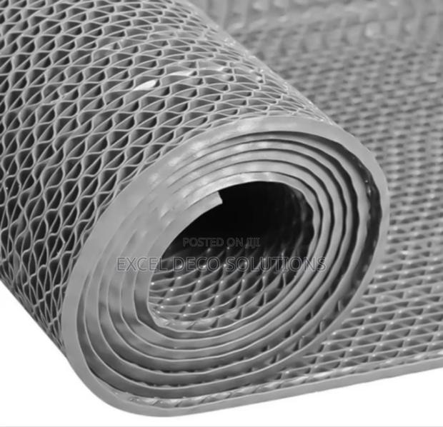 Textured PVC Anti-Slip Mat – Perfect for Kitchen Laundry