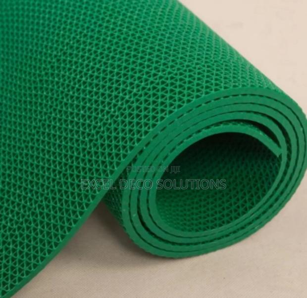 Foldable PVC Anti-Slip Mat – Space-Saving Handy - main view