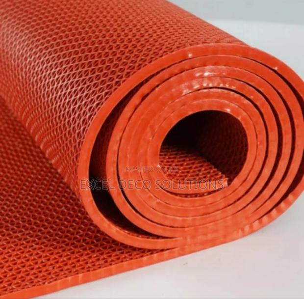 Shock-Absorbing PVC Anti-Slip Mat – For Extra Cushioning