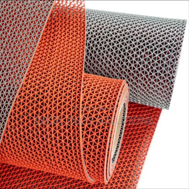 Elegant Striped Anti-Slip PVC Mat – For Modern Interiors