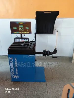 Roadbuck Heavy Duty Wheel Balancer Machine.