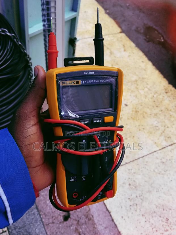 Fluke 117b Clamp Meter - thumbnail 3