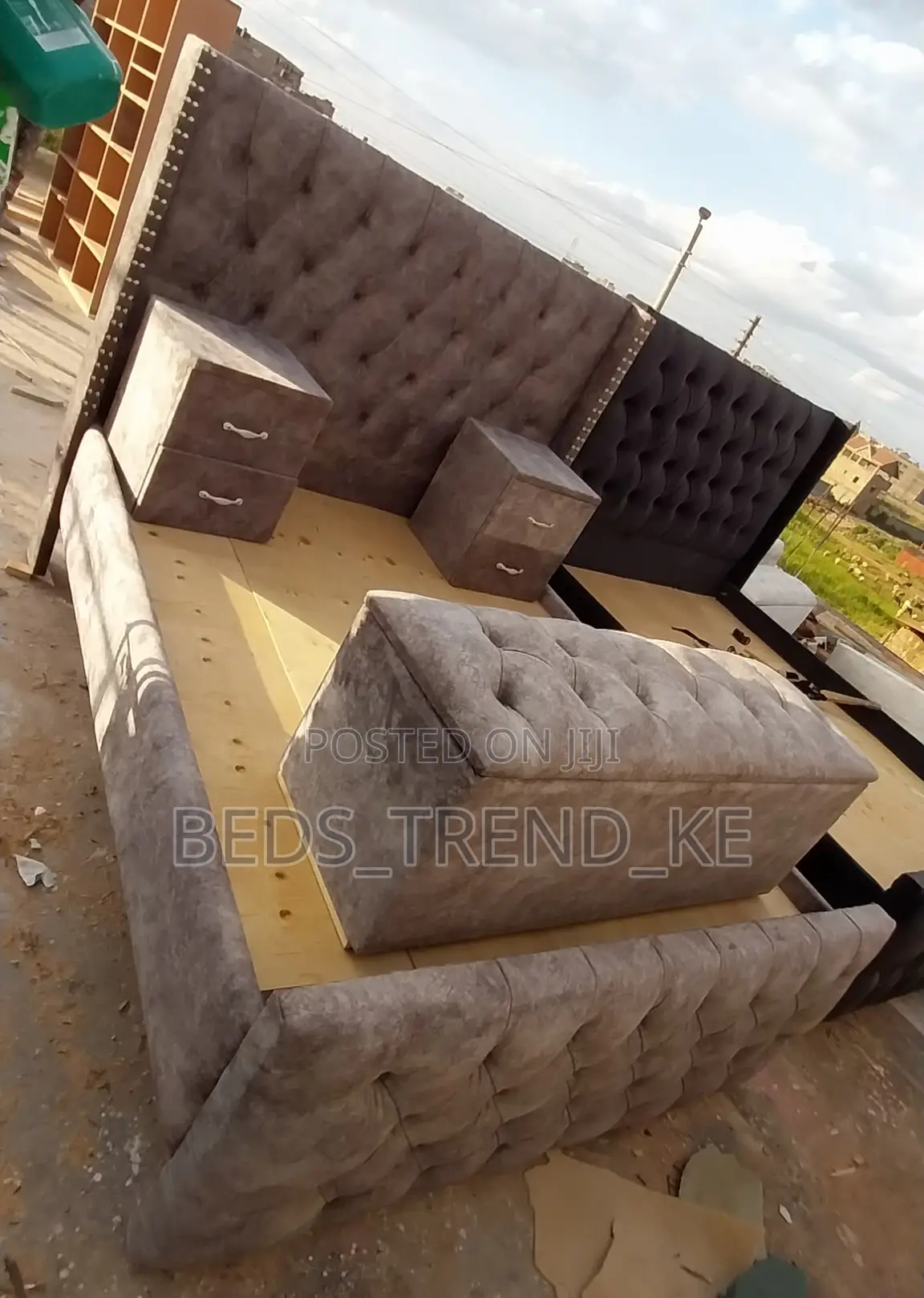 6 by 6 Ft Classic Chester Beds +Ottoman +Side Drawers