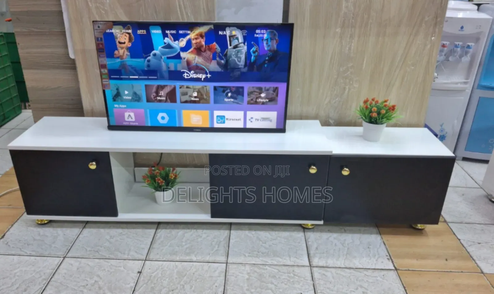 Tokyo Expandable Tv Stand