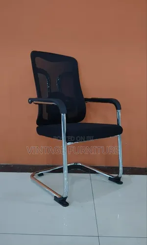Waiting Chairs C^Qr