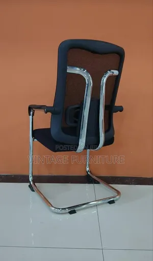 Waiting Chairs C^Qr