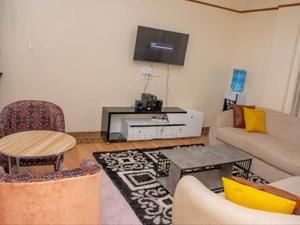 Modern 2-Bedroom Airbnb in Kamakis Stunning Northlands View - thumbnail 2