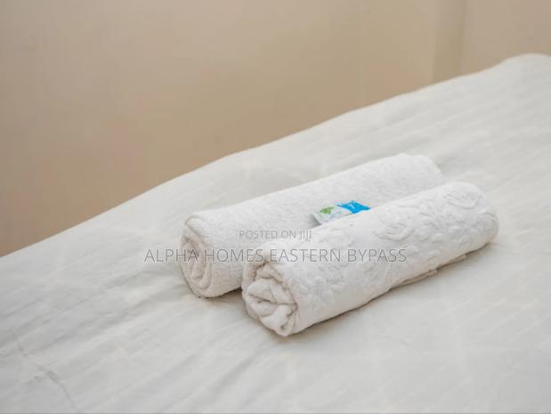 Modern 2-Bedroom Airbnb in Kamakis Stunning Northlands View - thumbnail 8