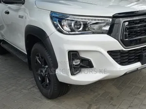 Toyota Hilux Revo Double Cab Deisel 2.4 AWD 2019 White