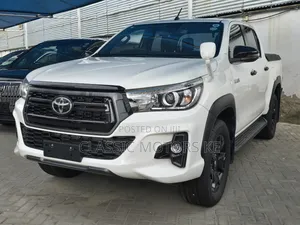 Toyota Hilux Revo Double Cab Deisel 2.4 AWD 2019 White