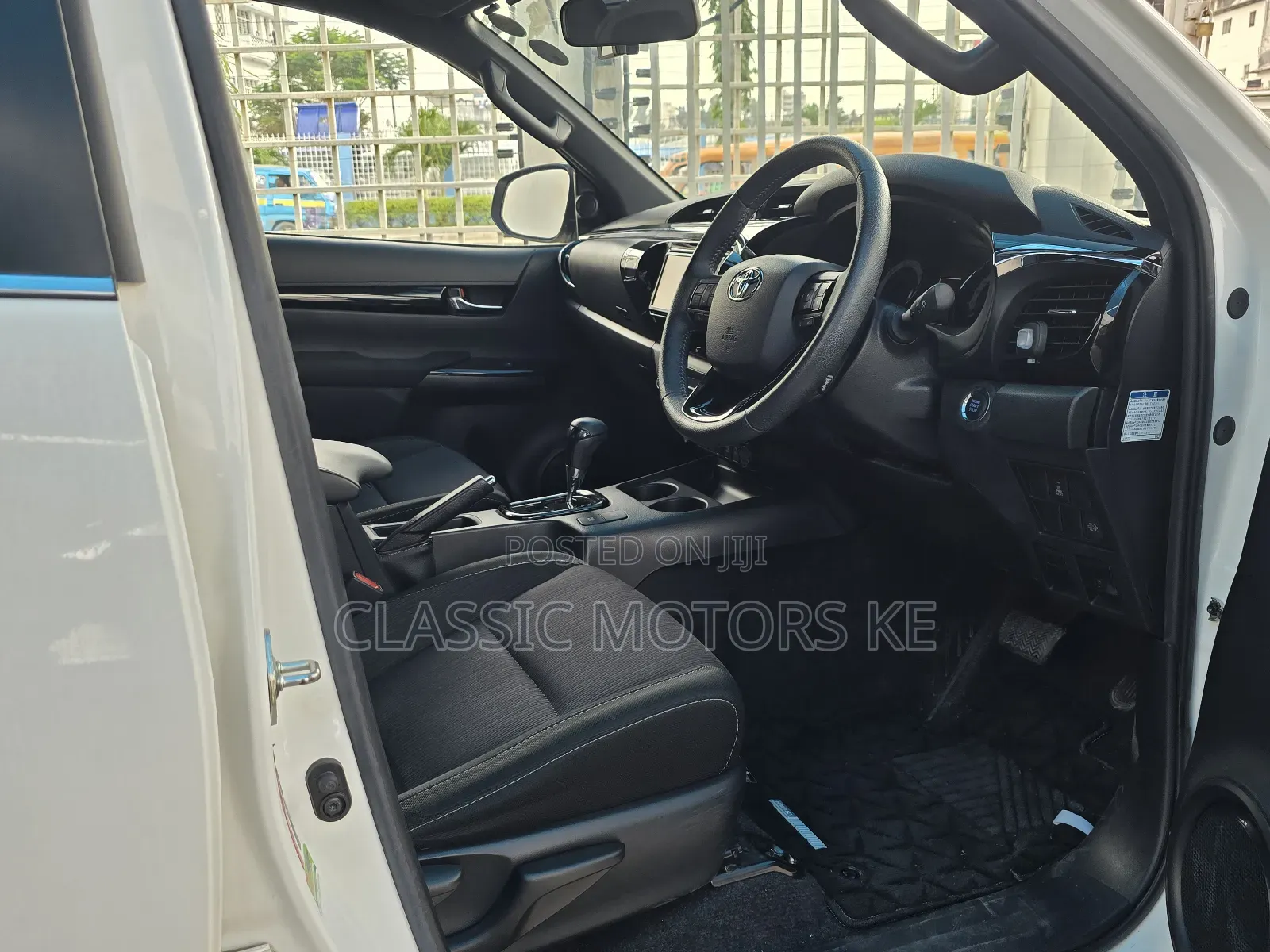 Toyota Hilux Revo Double Cab Deisel 2.4 AWD 2019 White