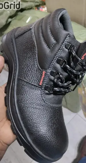 Safety Boots With Antislip Sole And Water Resistant,,