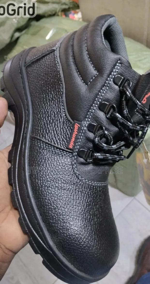 Safety Boots With Antislip Sole And Water Resistant,,