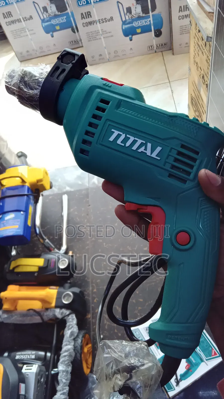 Total 680w Impact Drill.