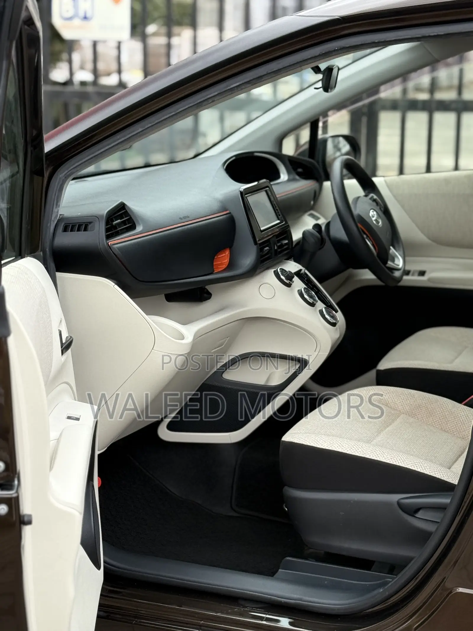 Toyota Sienta 2018 Brown