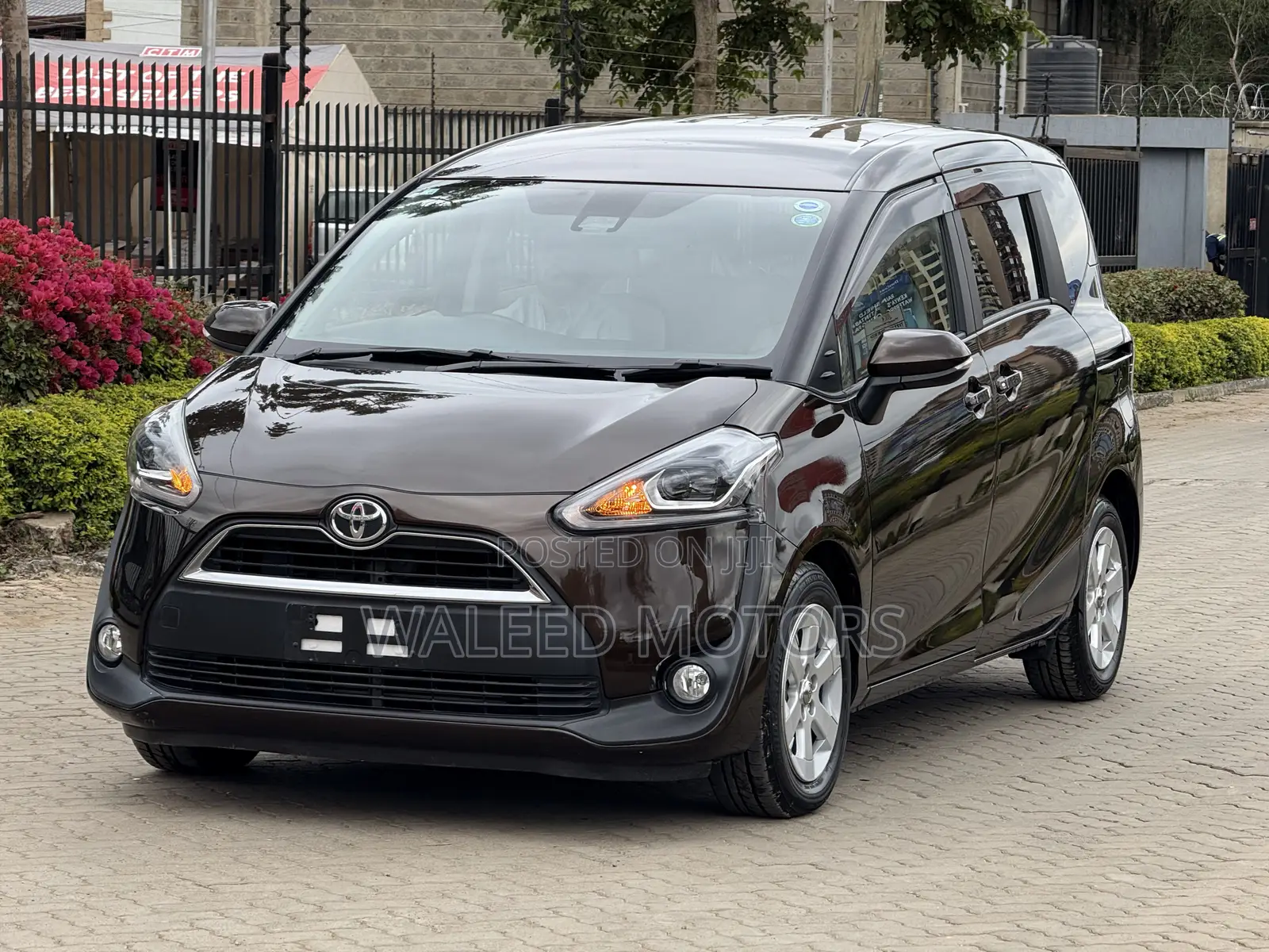 Toyota Sienta 2018 Brown