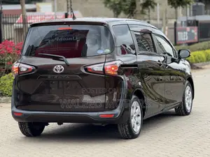 Toyota Sienta 2018 Brown