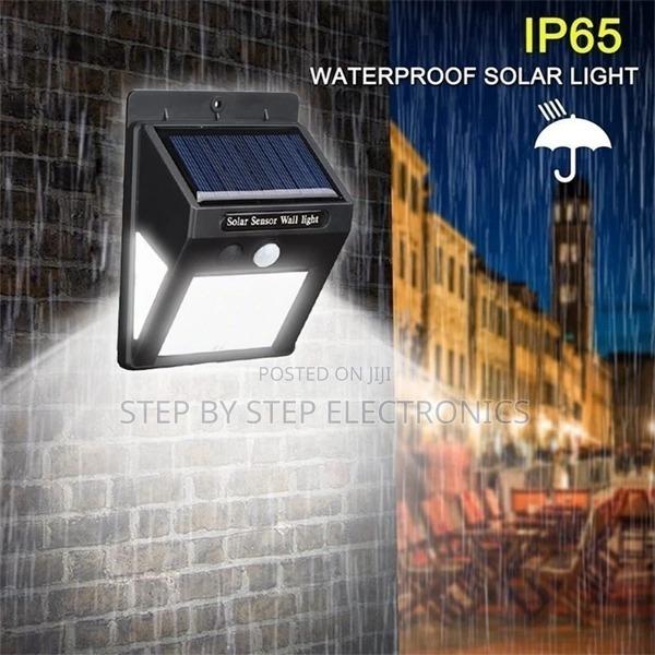 Low Cost Solar Powered 40 Leds Wall Light Security Lamp