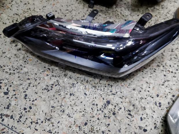 Headlight Toyota Axio 165 Xenon Black