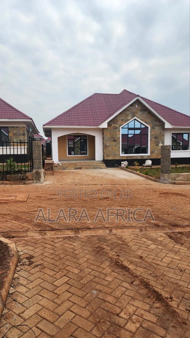 3bdrm Bungalow in Ridge 3, Kenyatta Road / Theta  for sale