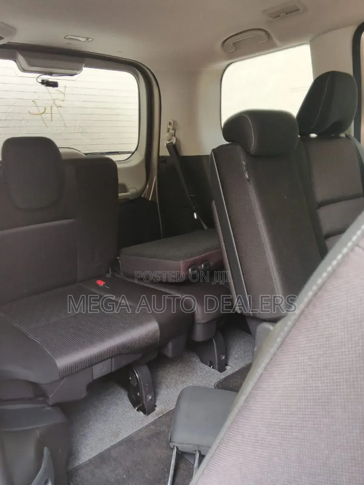 Nissan Serena 2018 Gold