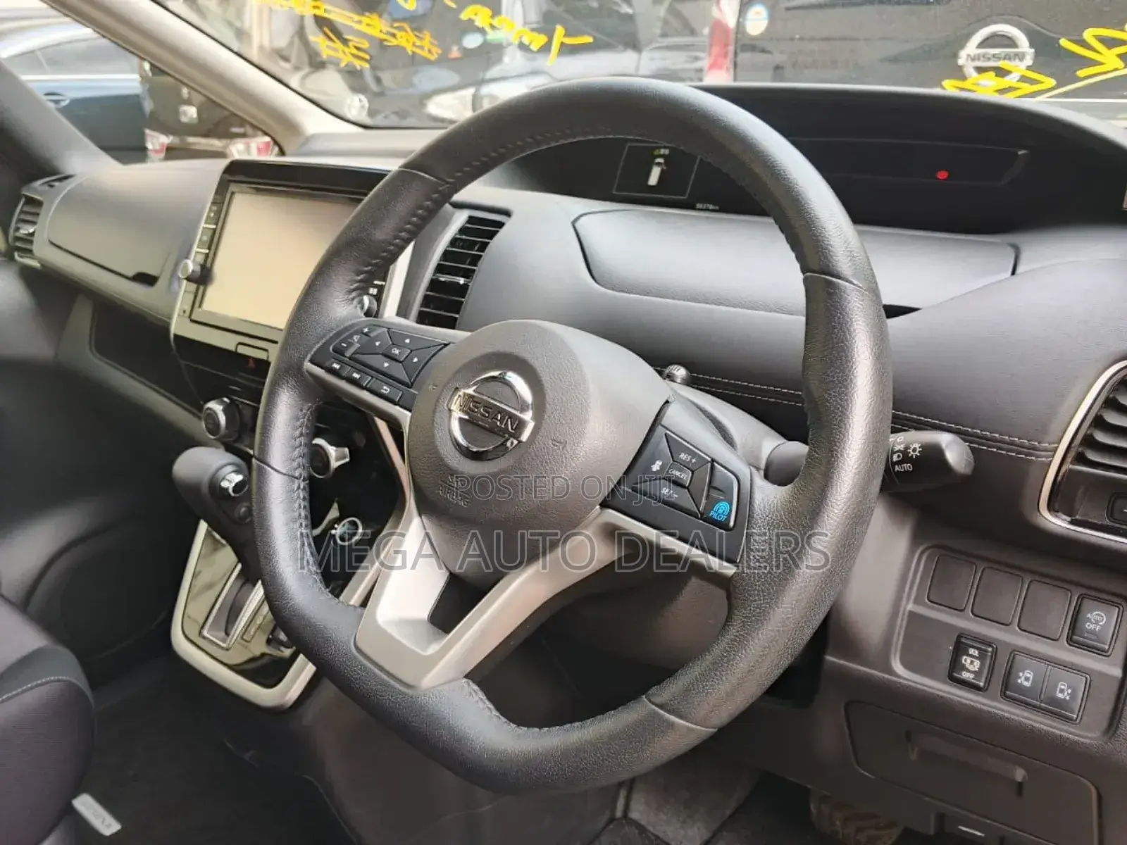Nissan Serena 2018 Gold