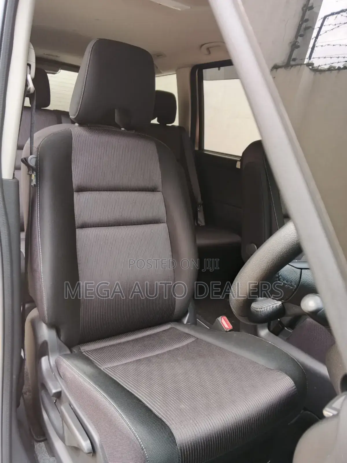 Nissan Serena 2018 Gold