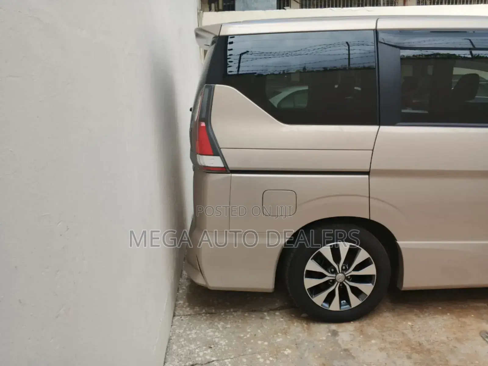 Nissan Serena 2018 Gold