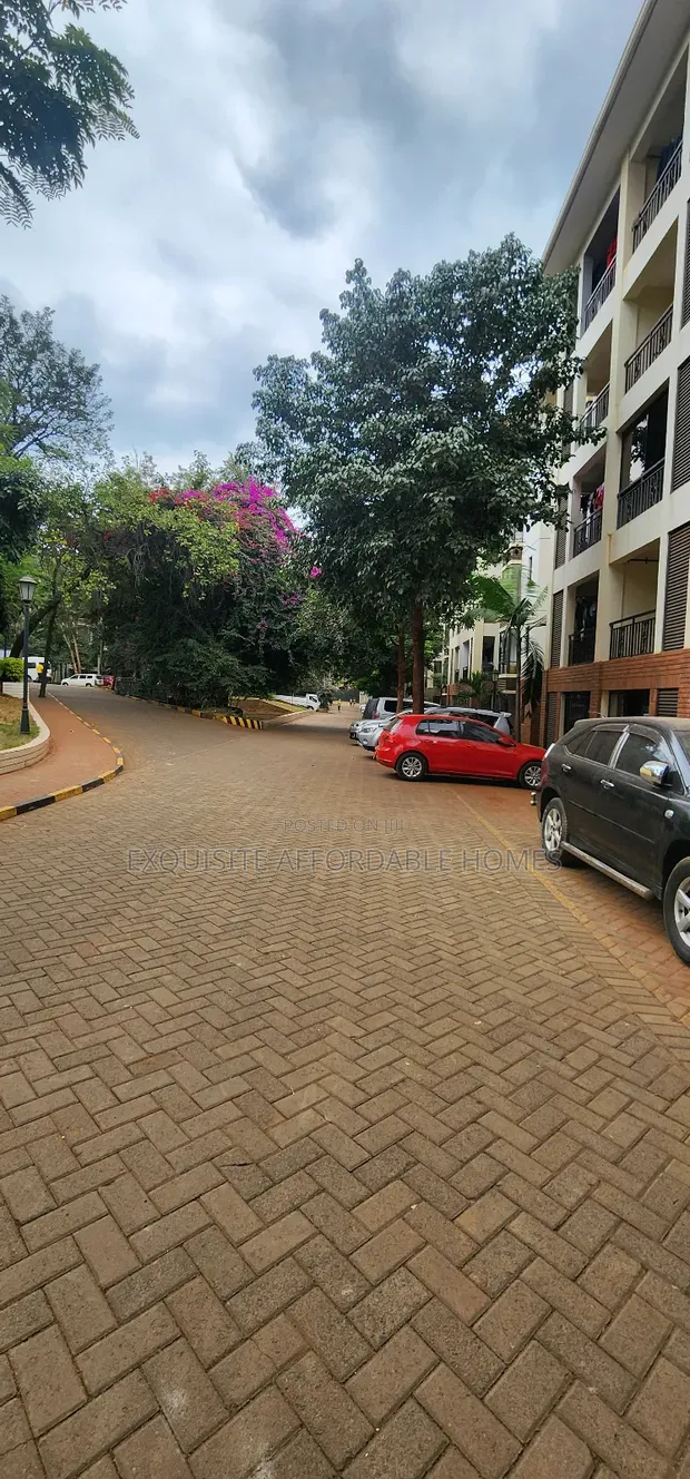 3bdrm Apartment in Roysambu for sale