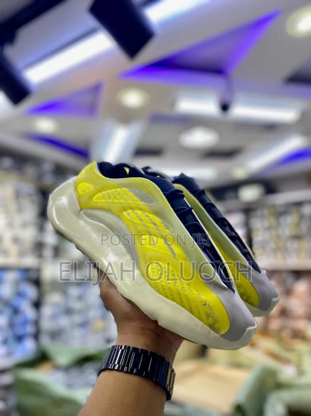 Adidas Yeezy Boost 700 V3 - thumbnail 3