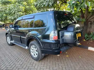 Mitsubishi Pajero V80 3.0 VR-I 2014 Black