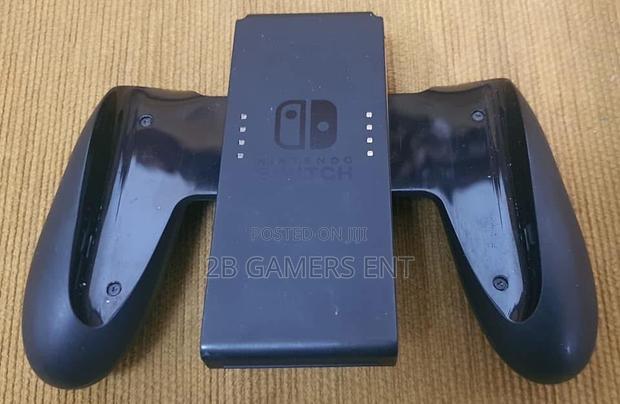 Nitendo Switch Barely Used - thumbnail 3