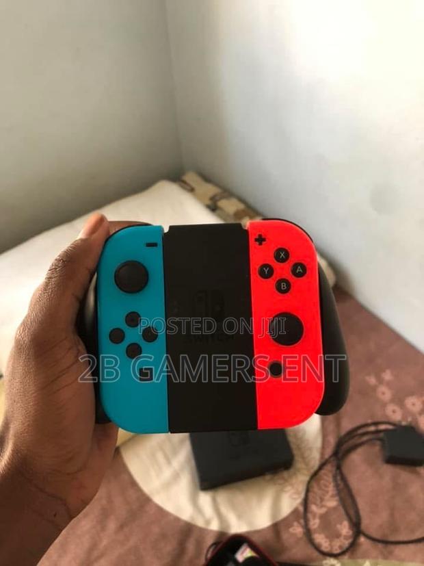 Nitendo Switch (Used Like New) - thumbnail 3