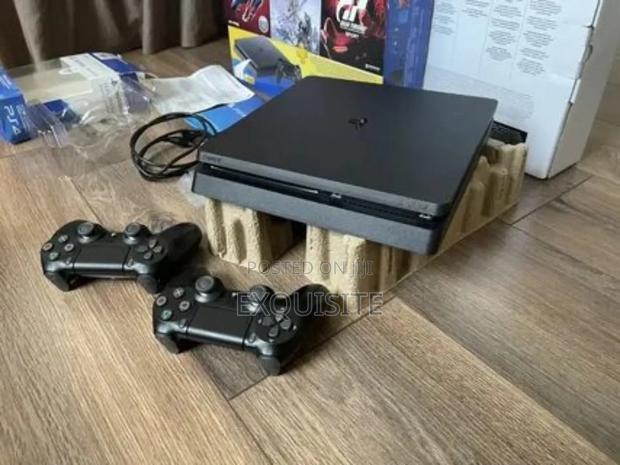 Playstation 4 (Slightly Used) - Excellent Condition - thumbnail 2